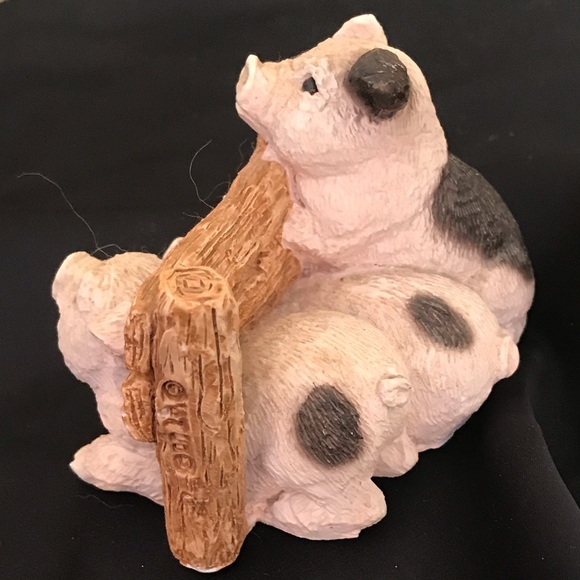 Three Little Pigs Sandicast Figurine - Picture 2 of 5